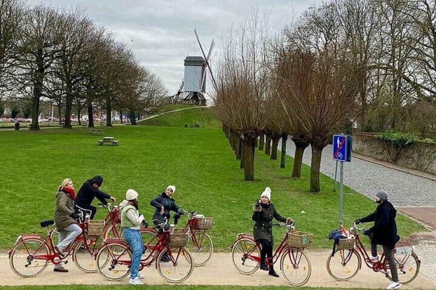 Bruges Intimate Bike Tour Highlights & Gems, Small group (max 8) 2