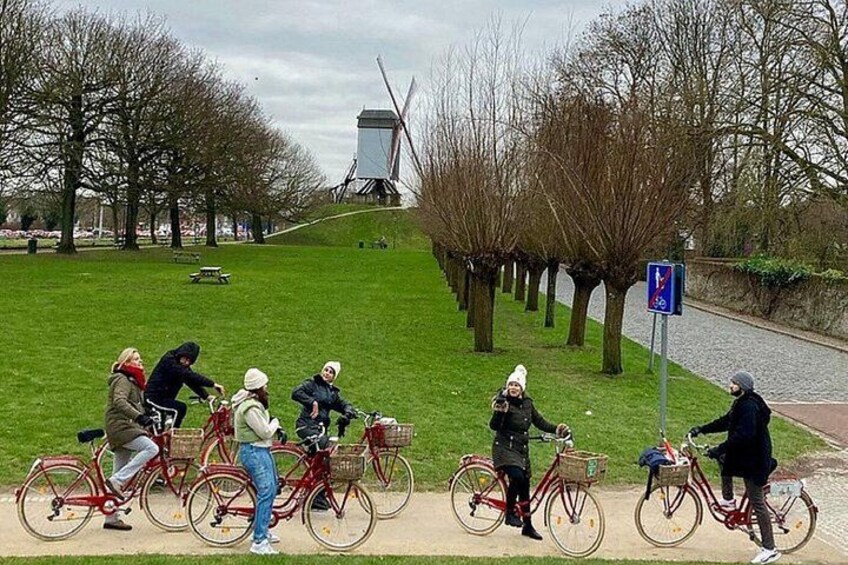 Bruges Boutique Retro Biketour with Chocolate and Waffle Tasting 2