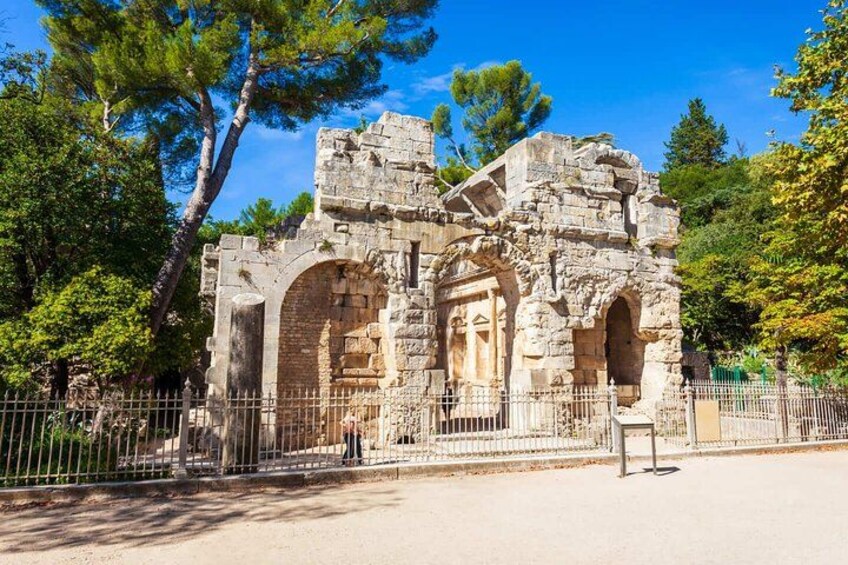 Hello Nîmes: Private 2-Hour Intro City Walk with Local Guide 3