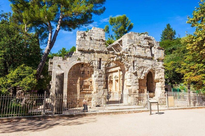 Hello Nîmes: Private 2-Hour Intro City Walk with Local Guide 3