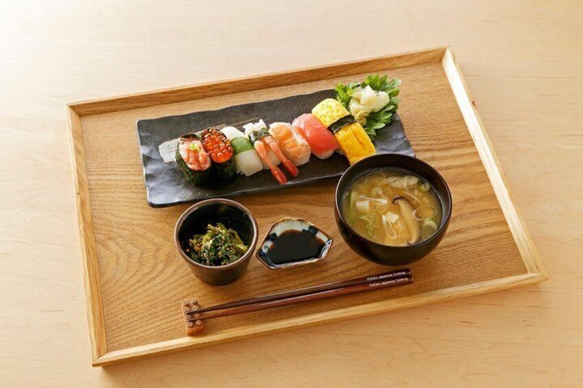 Omakase-Style Sushi Class with Local Supermarket Tour 1