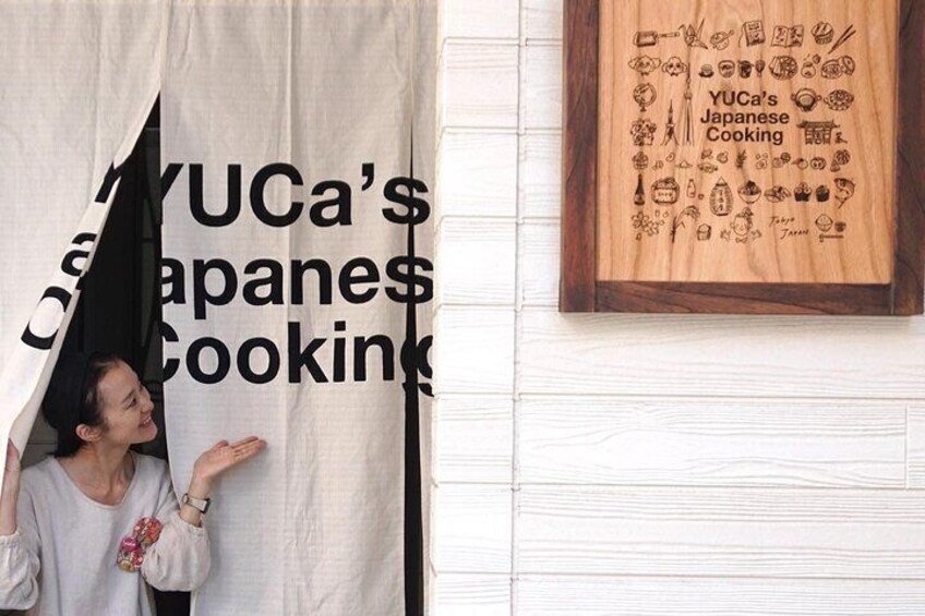 Omakase-Style Sushi Class with Local Supermarket Tour 2