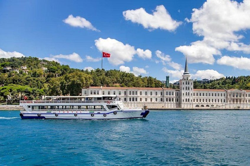 Bosphorus Sightseeing Cruise with Optional 4 Course Dinner 1