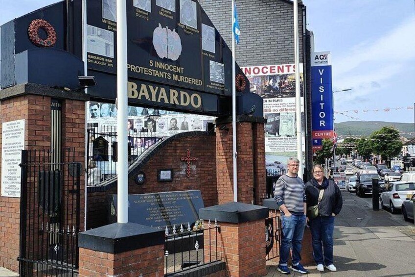 Private Belfast Black Taxi Tour in a luxury minivan 4