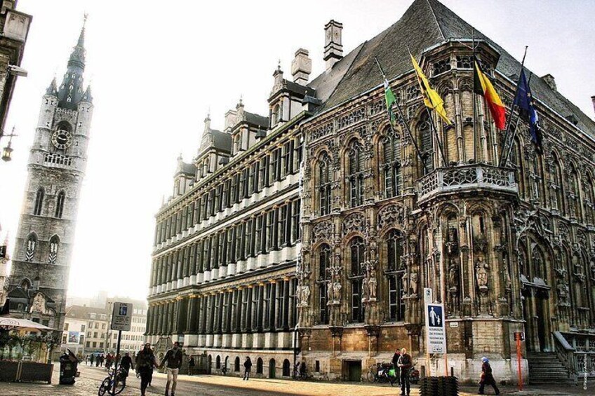 City Inn (Stadhuis): The masterpiece of the flamboyant Gothic and its multiple statues. 2