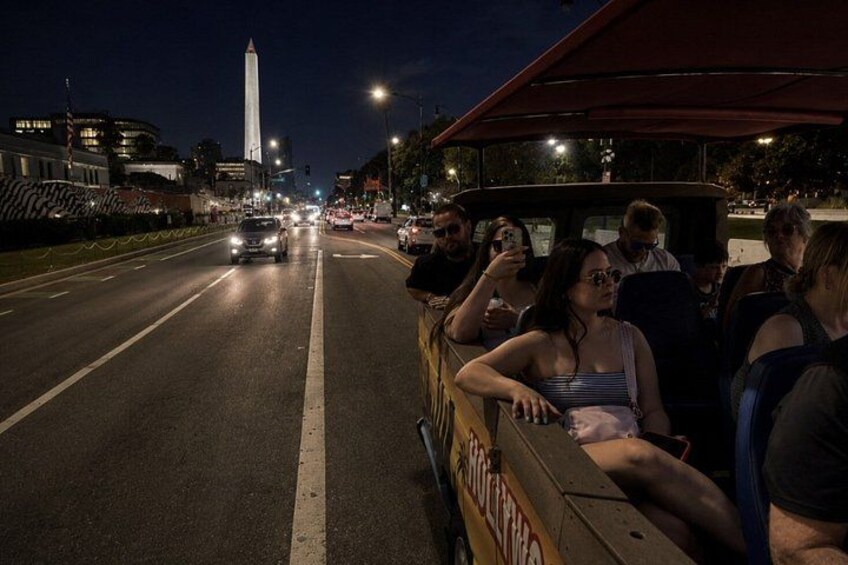 Washington DC Monuments & US History Moonlight Guided E-Cart Tour 2