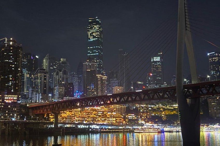 Overlooking the night view of Hongya Cave, and then cross the bridge to arrive (Sen and Chihiro) 1