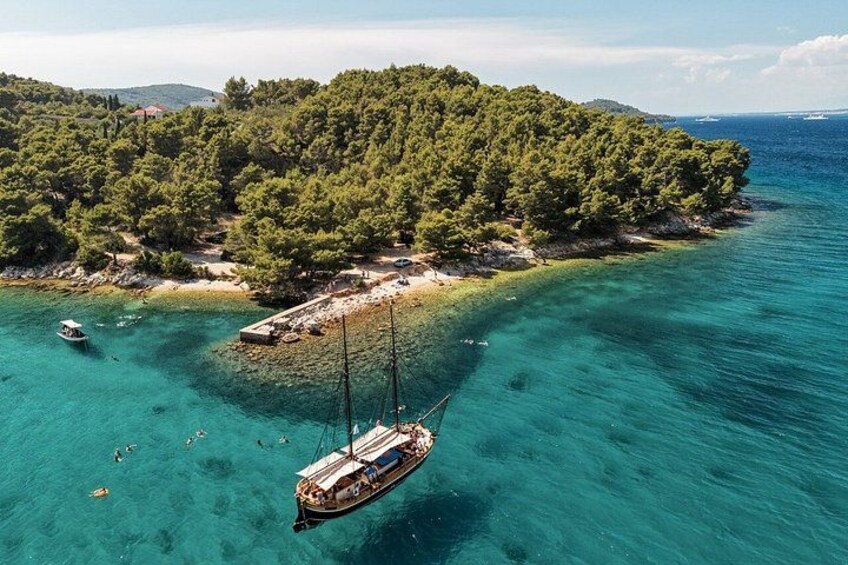 Zadar: Traditional Boat Tour with Unlimited Wine and 3 Stops 5