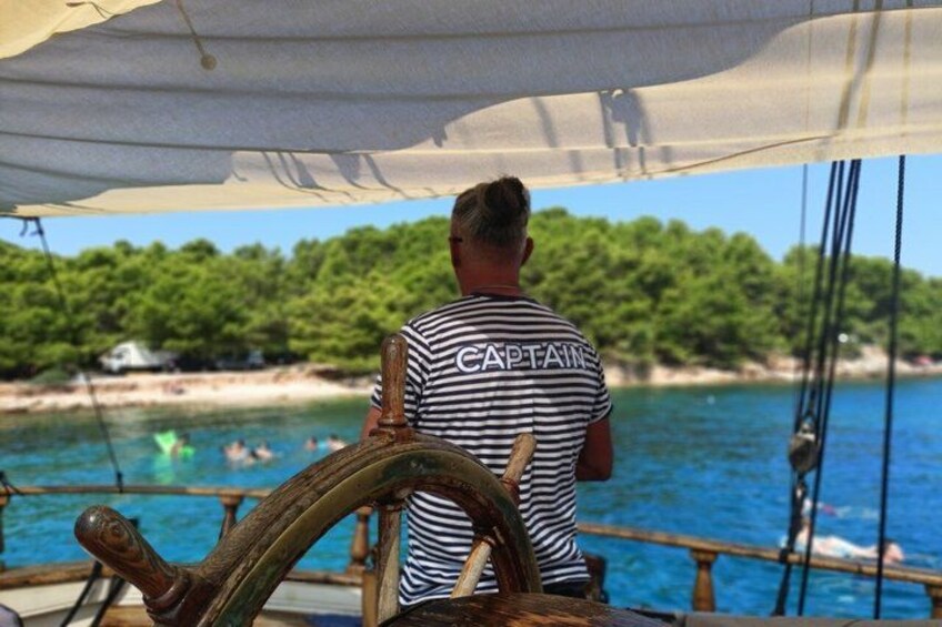 Zadar: Traditional Boat Tour with Unlimited Wine and 3 Stops 2