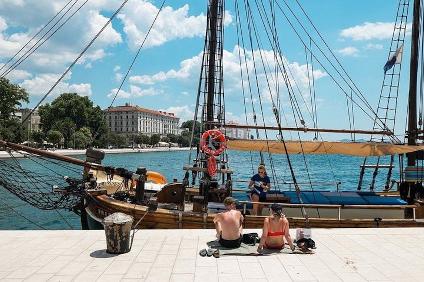 Zadar: Traditional Boat Tour with Unlimited Wine and 3 Stops 3