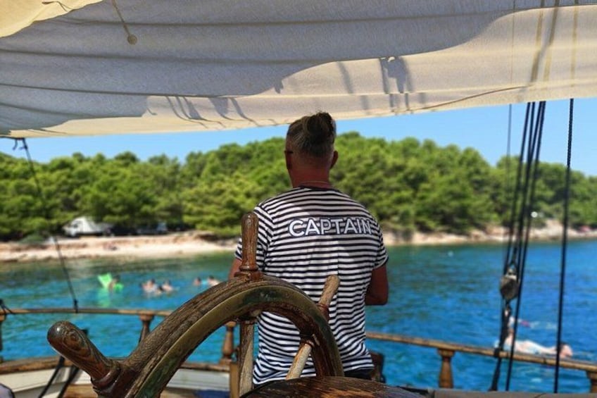Zadar: Traditional Boat Tour with Unlimited Wine and 3 Stops 2