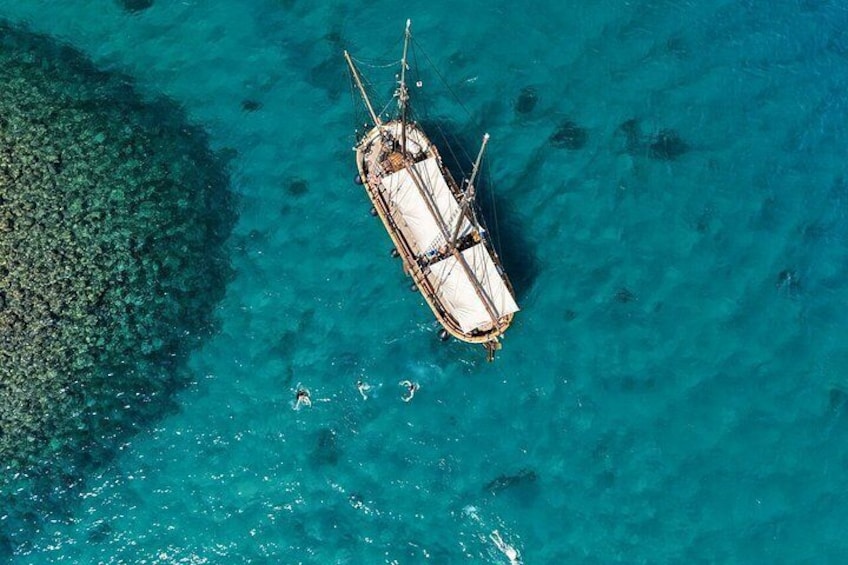 Zadar: Traditional Boat Tour with Unlimited Wine and 3 Stops 2