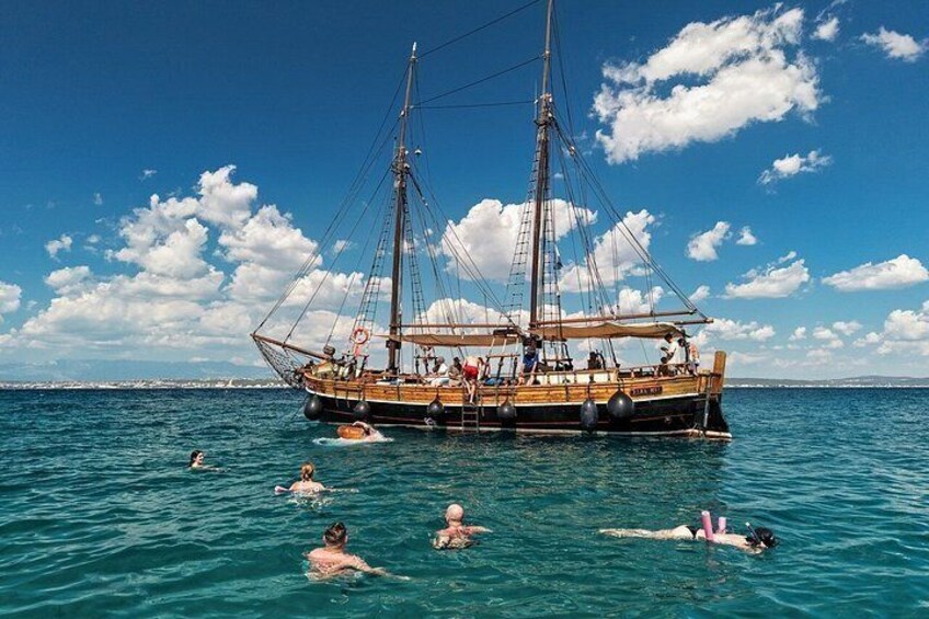 Zadar: Traditional Boat Tour with Unlimited Wine and 3 Stops 4
