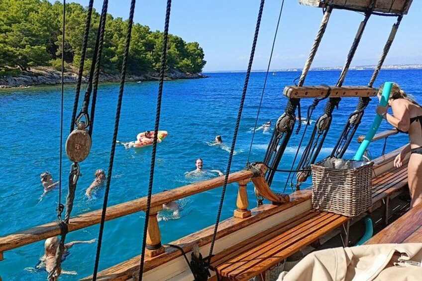 Zadar: Traditional Boat Tour with Unlimited Wine and 3 Stops 2