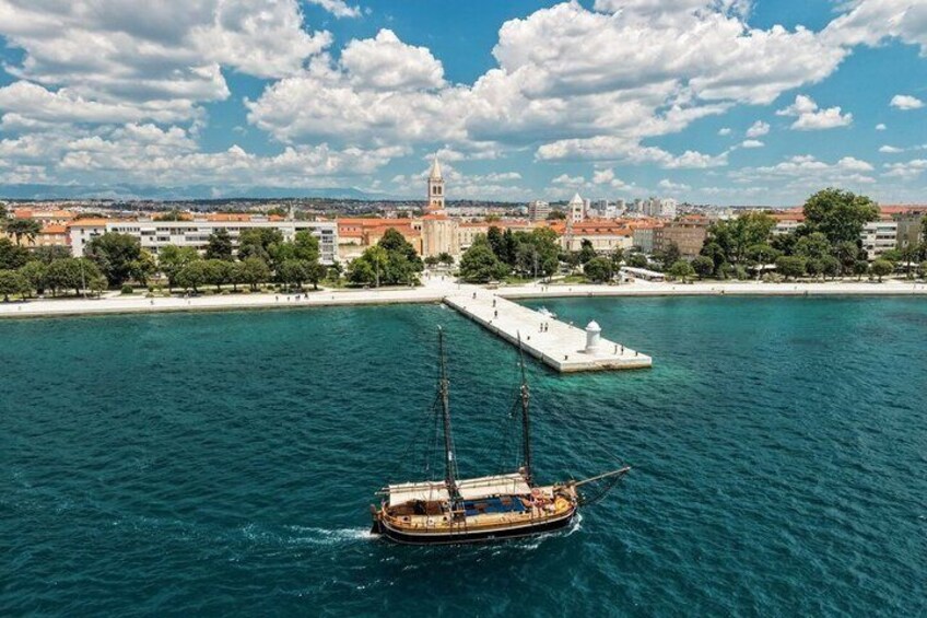 Zadar: Traditional Boat Tour with Unlimited Wine and 3 Stops 4