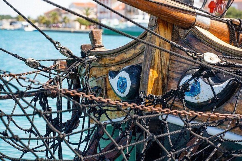 Zadar: Traditional Boat Tour with Unlimited Wine and 3 Stops 2