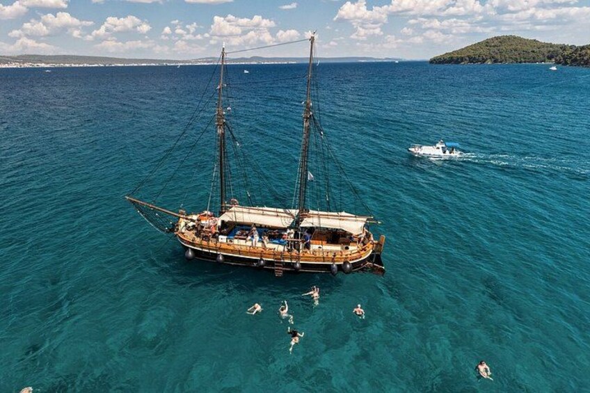 Zadar: Traditional Boat Tour with Unlimited Wine and 3 Stops 4