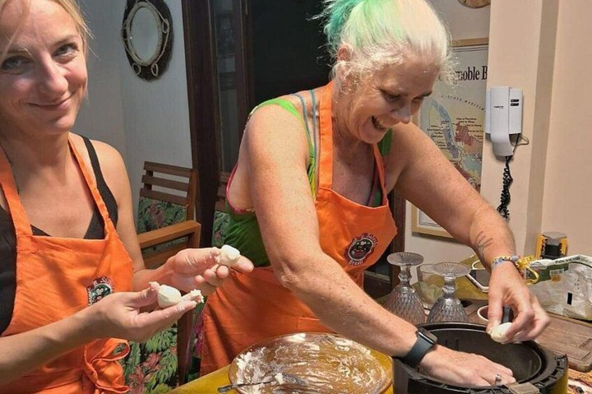 Eat and drink before you fly: Cooking class near Salvador airport 3