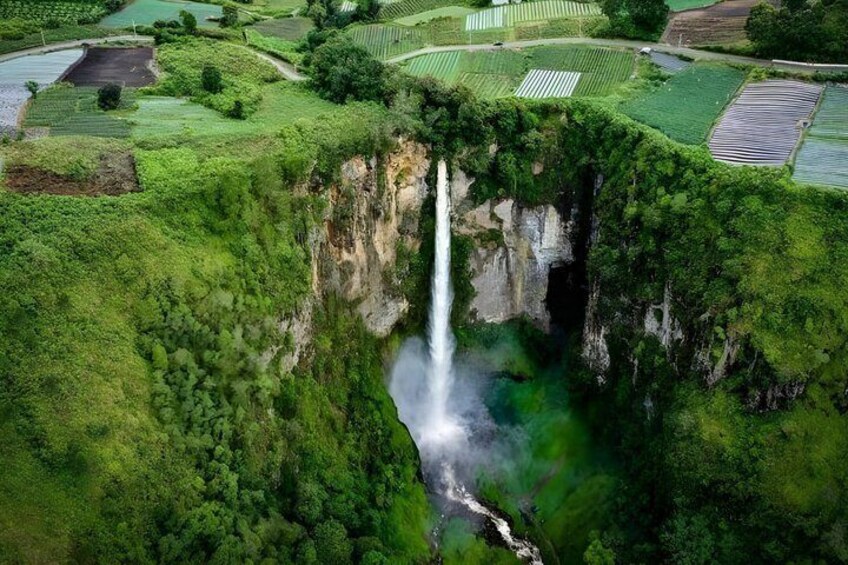 North Sumatra : 6-Days private volcano , Lake & Jungle trekking 5