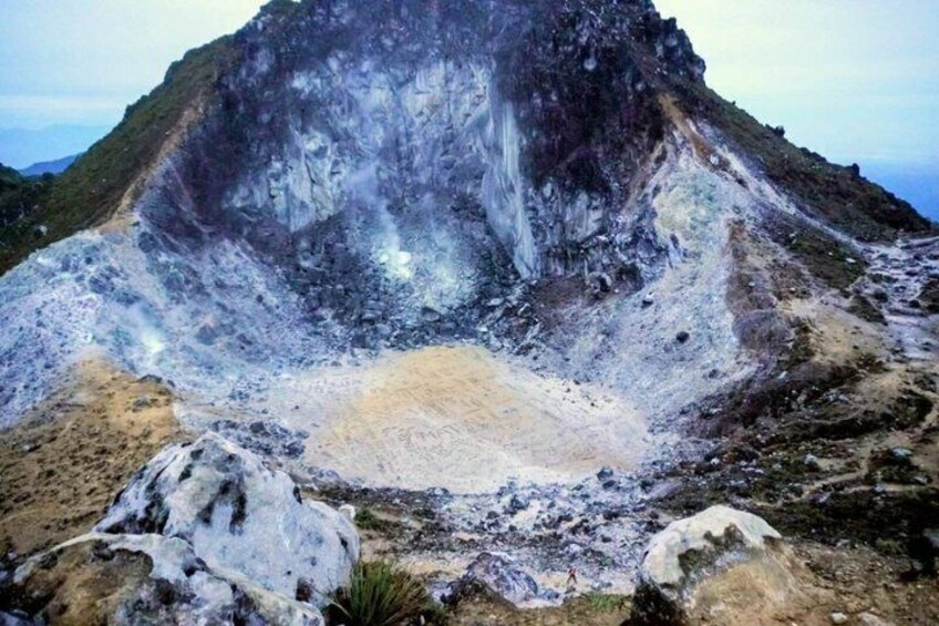 North Sumatra : 6-Days private volcano , Lake & Jungle trekking 2
