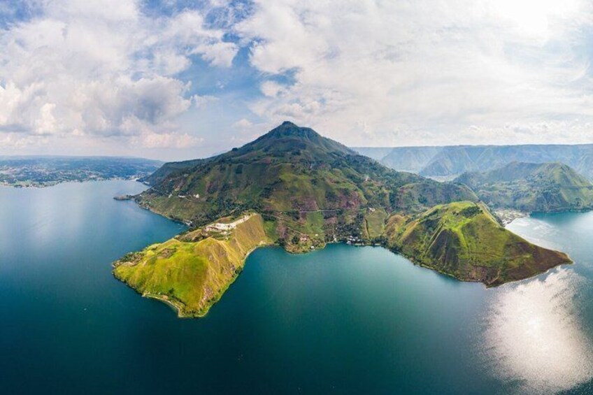 North Sumatra : 6-Days private volcano , Lake & Jungle trekking 4