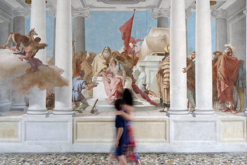Guided tour among the Tiepolo frescoes at Villa Valmarana 4