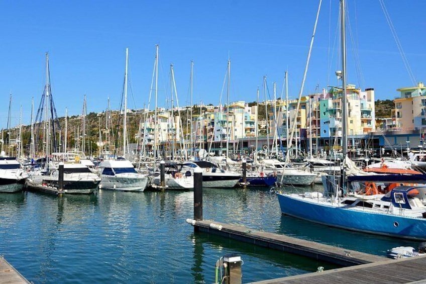 Marina d'Albufeira: The famous pastel buildings and nautical atmosphere of the port. 2