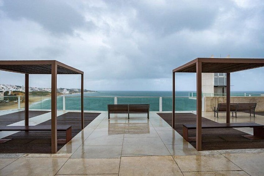 Miradouro do Pau da Bandeira: The unmissable viewpoint overlooking the famous Praia dos Pescadores. 3