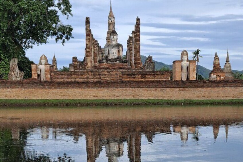 Sukhothai Historical Park Bicycle Tour including Wat Si Chum 1
