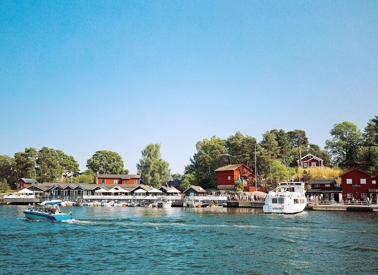 Picture 5 for Activity Stockholm: Archipelago Cruise with Lunch (guided) 5