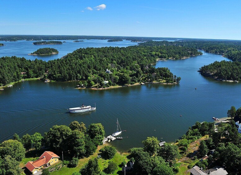 Picture 1 for Activity Stockholm: Archipelago Cruise with Lunch (guided) 3