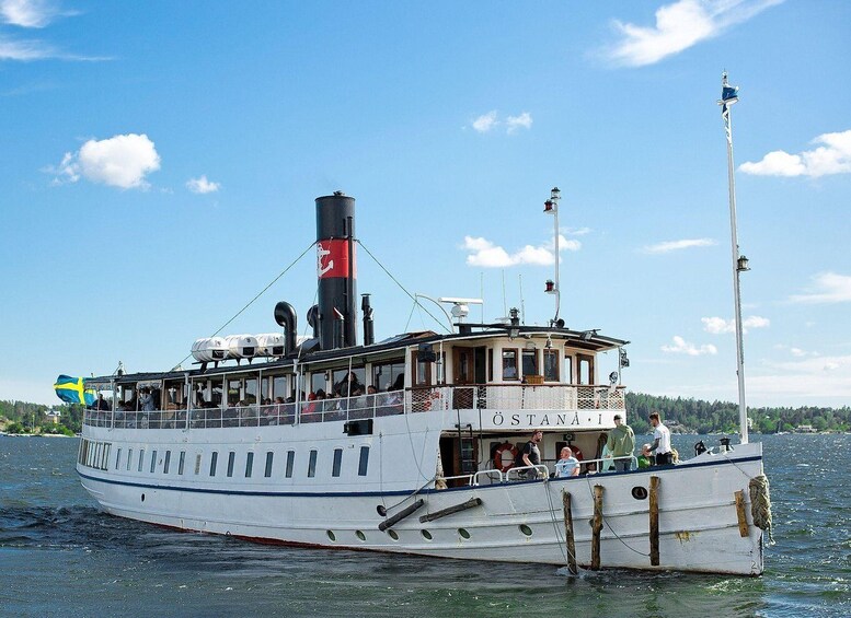Picture 4 for Activity Stockholm: Archipelago Cruise with Lunch (guided) 1
