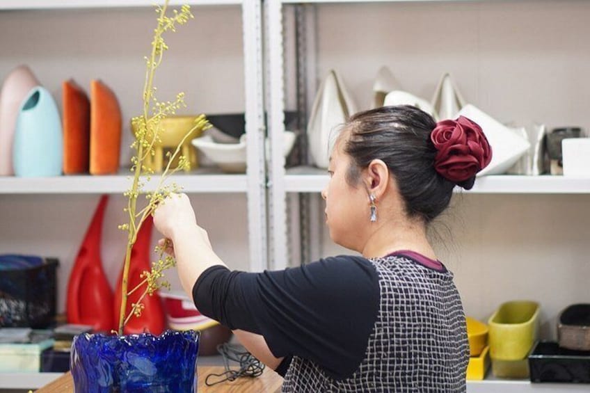 Experienced practitioners can choose from a wide variety of unique vases. 4