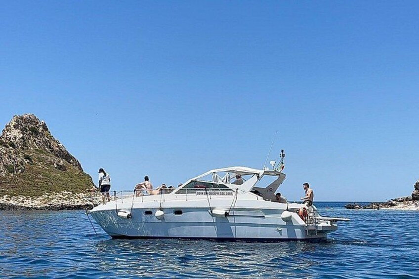 Favignana and Levanzo Boat Tour with Lunch on Board 2