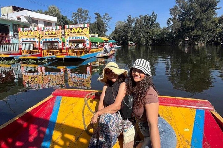 3-in-1 Tour: Frida Kahlo Museum, Coyoacan and Xochimilco Small Group 4