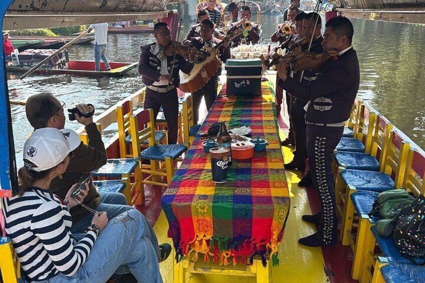 3-in-1 Tour: Frida Kahlo Museum, Coyoacan and Xochimilco Small Group 4