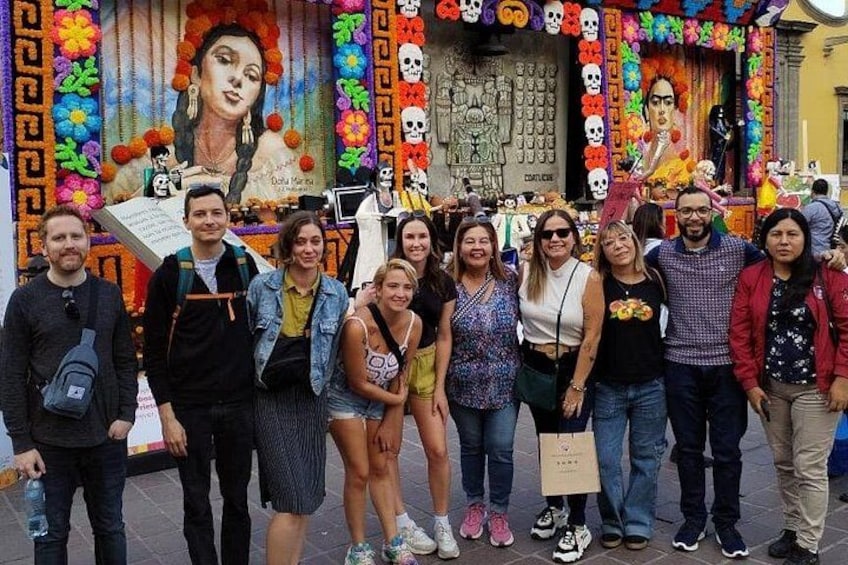 3-in-1 Tour: Frida Kahlo Museum, Coyoacan and Xochimilco Small Group 3