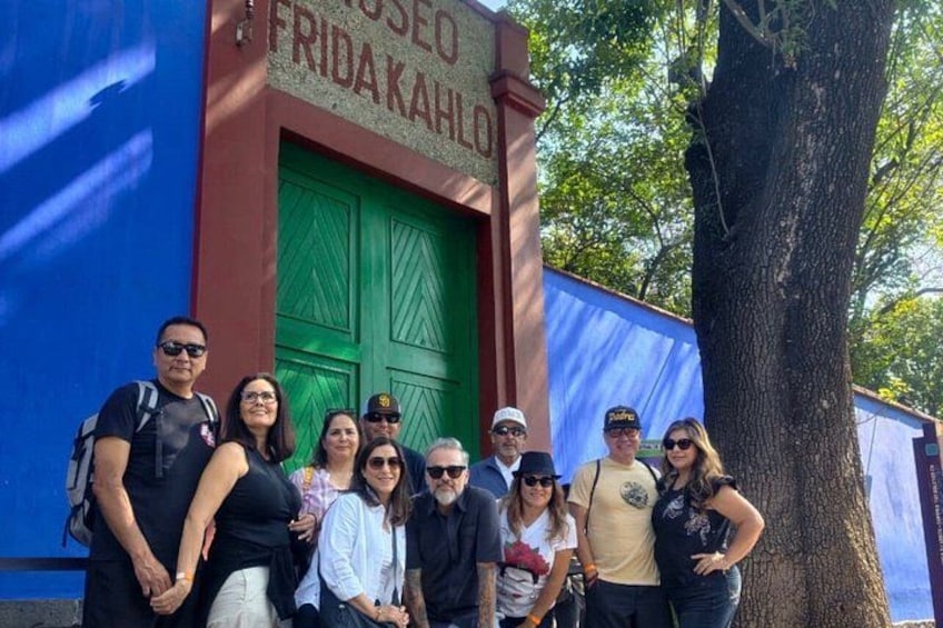 3-in-1 Tour: Frida Kahlo Museum, Coyoacan and Xochimilco Small Group 1