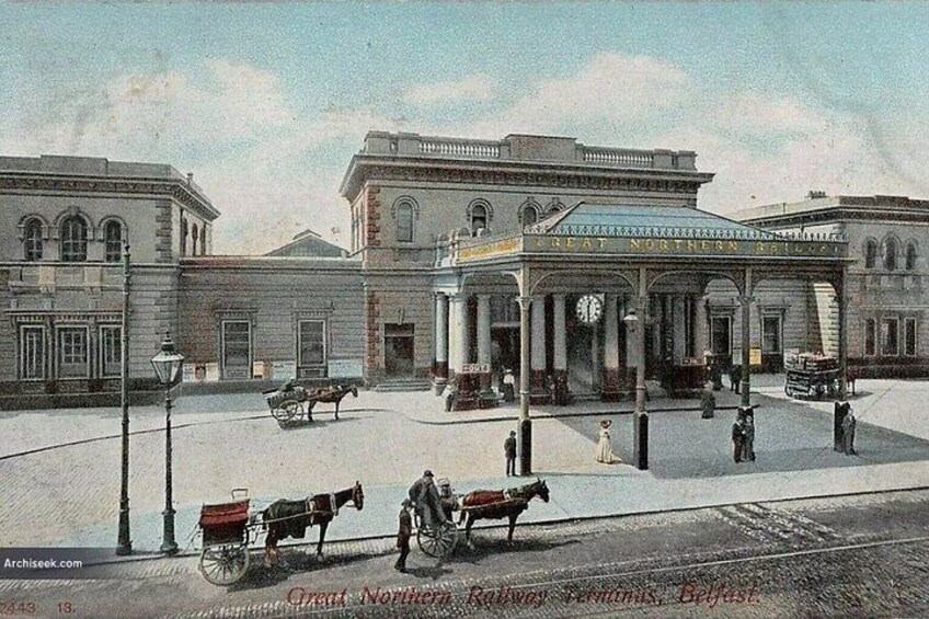 This is Belfast Walking Tours. City Hall to Queens Quarter 4