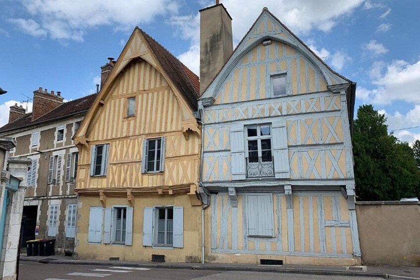 Place Saint-Nicolas: The picturesque charm of the Marine district, formerly the boatmen's district. 2