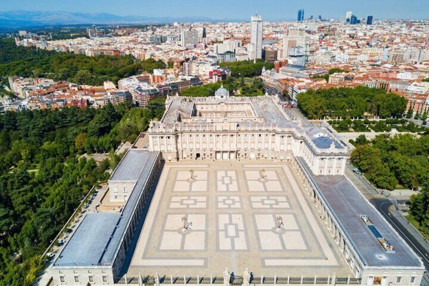 A large historic building with a central courtyard and surrounding urban landscape. 4