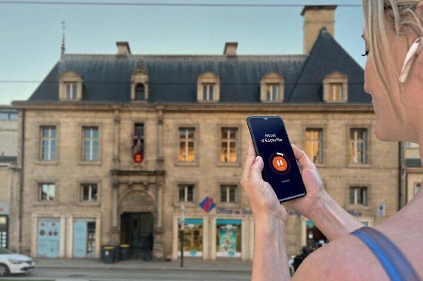 Free visit to Caen: On the Place Saint-Sauveur (displayed on the screen), lined with elegant 18th century mansions. 4