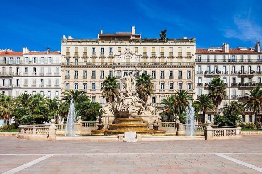 Freedom Square: The Federation Fountain and the Grand Inn, the heart of the upper town. 4
