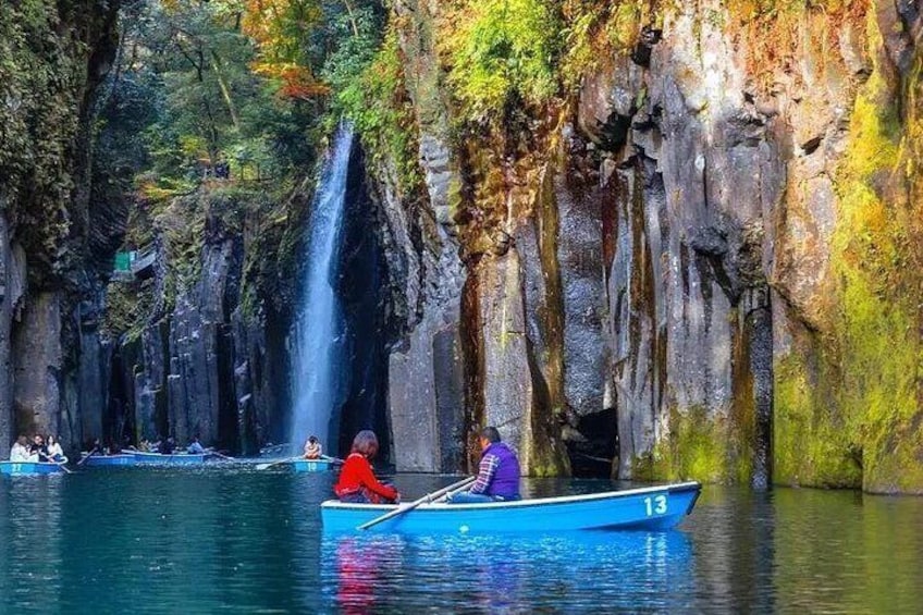 Boat trip of Takachiho Gorge 5