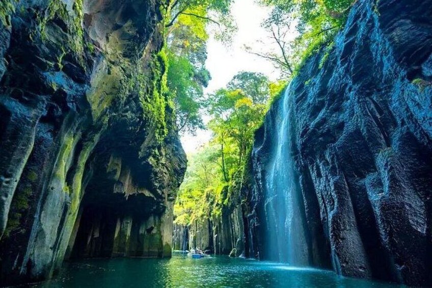 Manai Falls on both sides of Takachiho Gorge 1