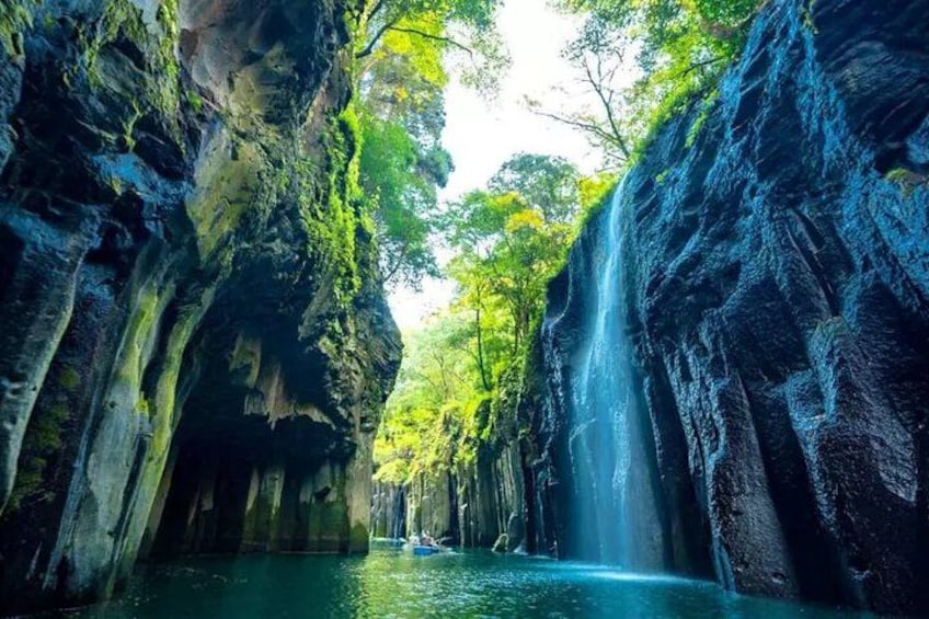 Manai Falls on both sides of Takachiho Gorge 1