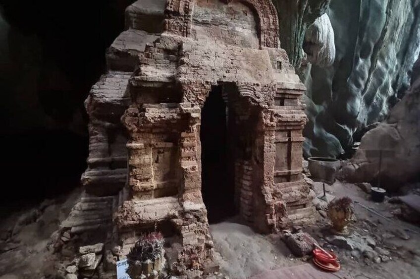 Temple inside Phnom Chhngok Cave 4