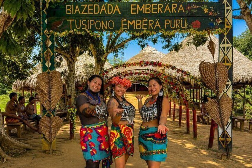 Emberá and Waterfall Tour on the Chagres River with Canoeing 1