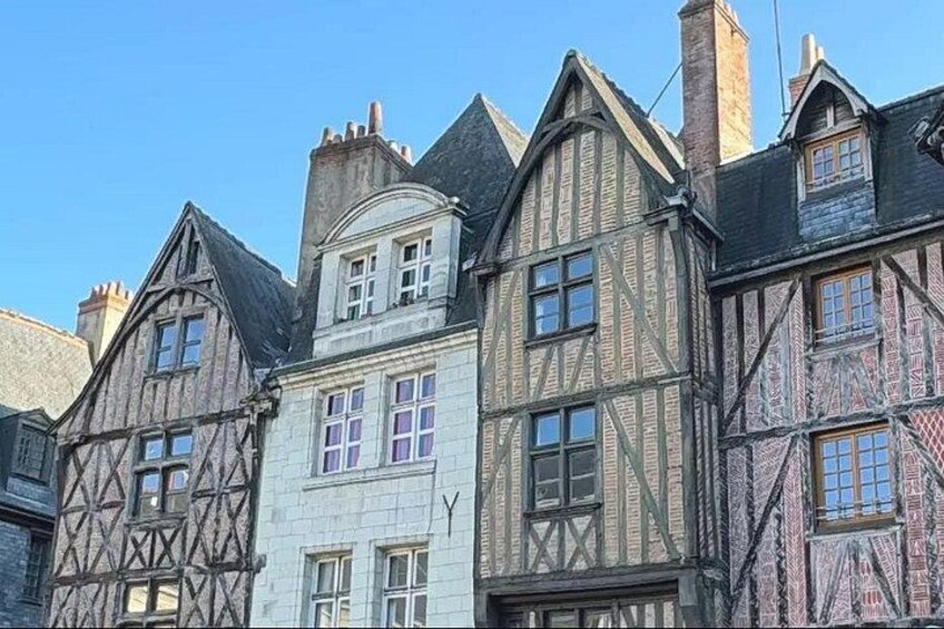 Medieval Streets to Gourmet Eats: Audio Tour of the City of Tours 1