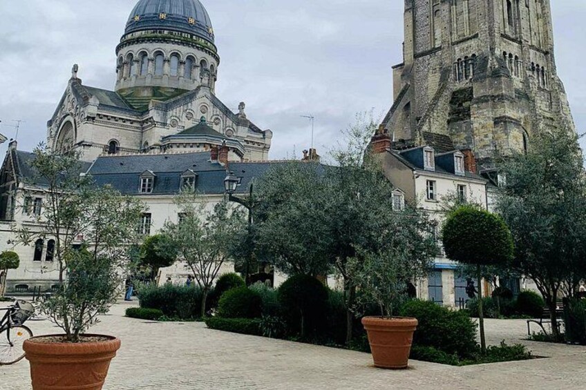 Medieval Streets to Gourmet Eats: Audio Tour of the City of Tours 2